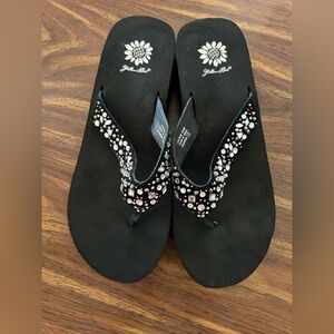 Yellow Box Jeweled Black Thongs Size 10